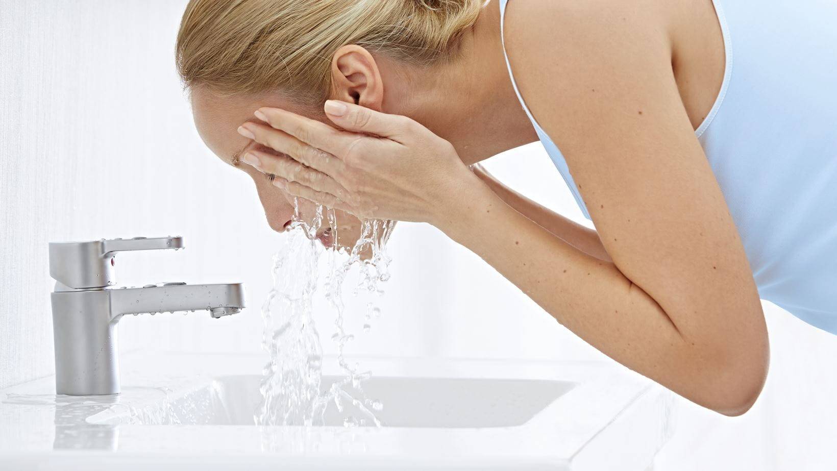 Правильные способы умывания кожи лица водой, что можно и нужно