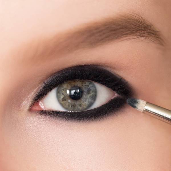 Как сделать стрелки на глазах для разной формы глаз? (фото и видео)