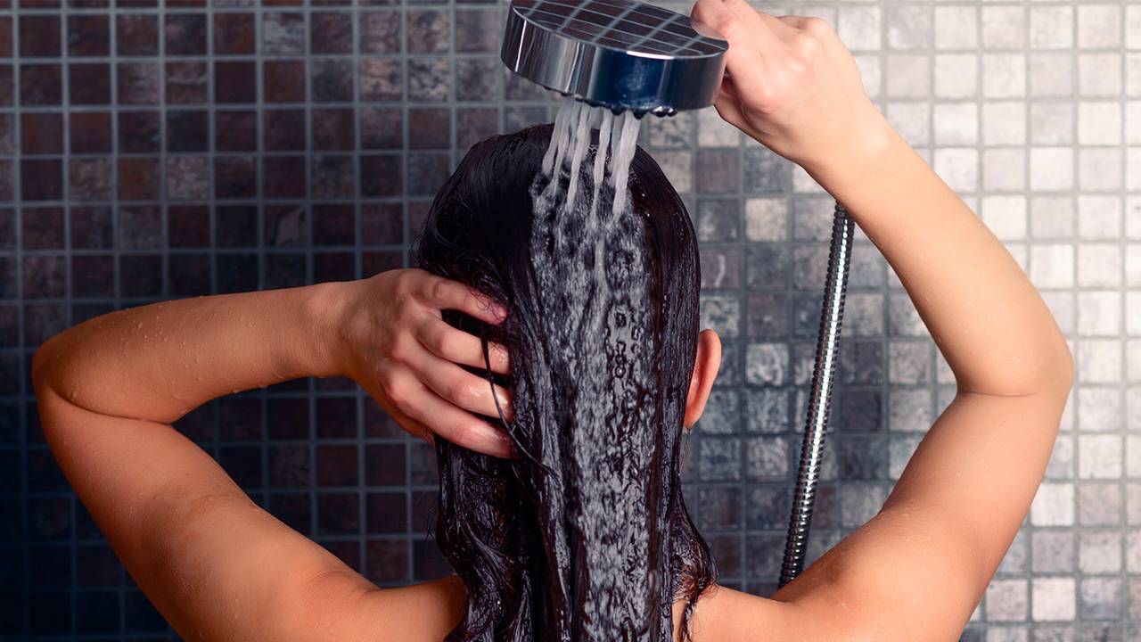 6 золотых правил, как правильно мыть голову. дельные советы по мытью волос
6 золотых правил, как правильно мыть голову. дельные советы по мытью волос