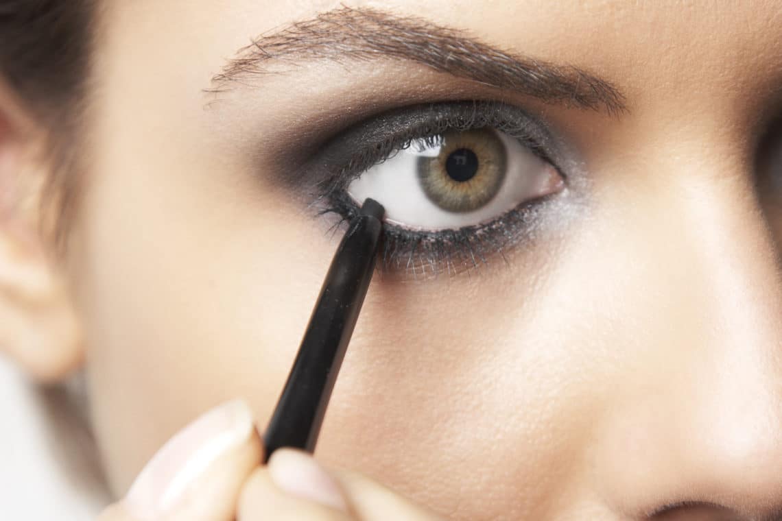 Как красить глаза карандашом правильно: советы для начинающих
