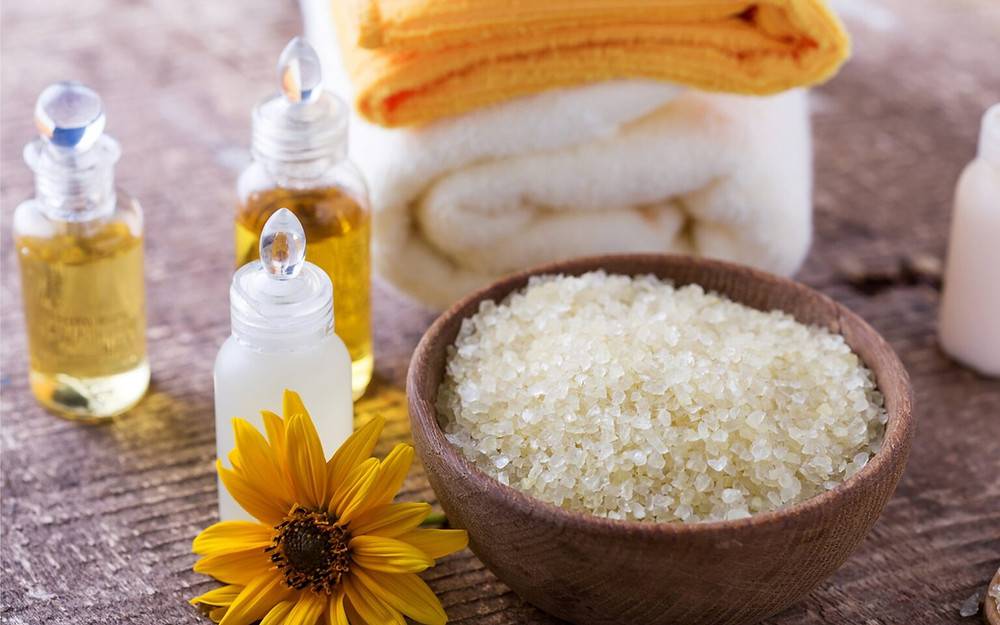 Сода и соль для лица: 10 рецептов масок, скрабов и пилингов