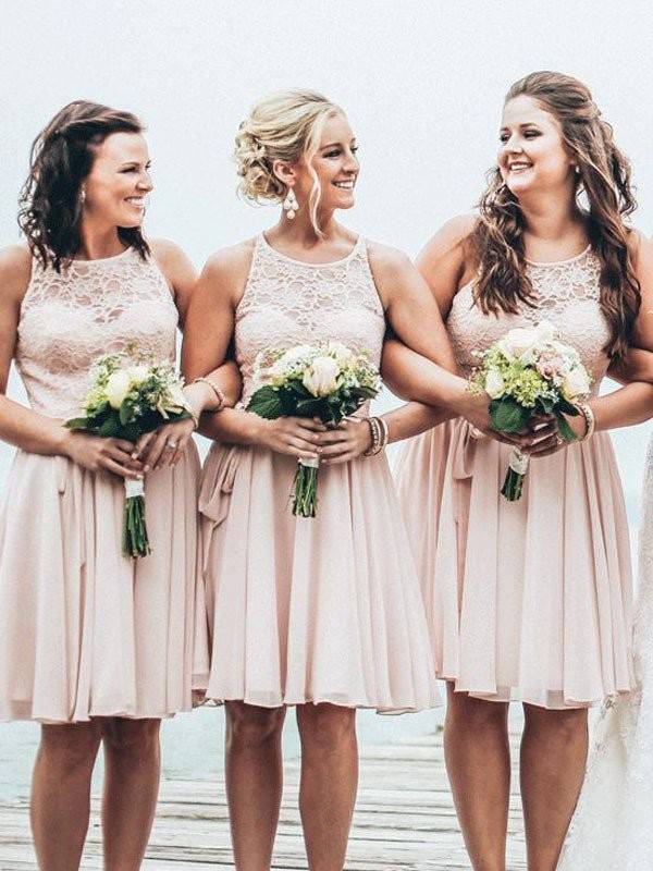 Подружки невесты в одинаковых платьях: советы и примеры нарядов