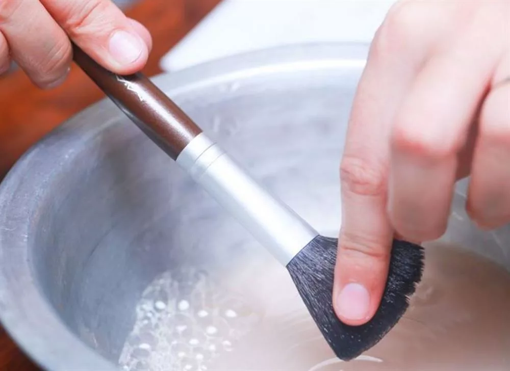 Как мыть кисти для макияжа в домашних условиях: как часто, как правильно мыть и можно ли мыть кисти для макияжа | vogue russia