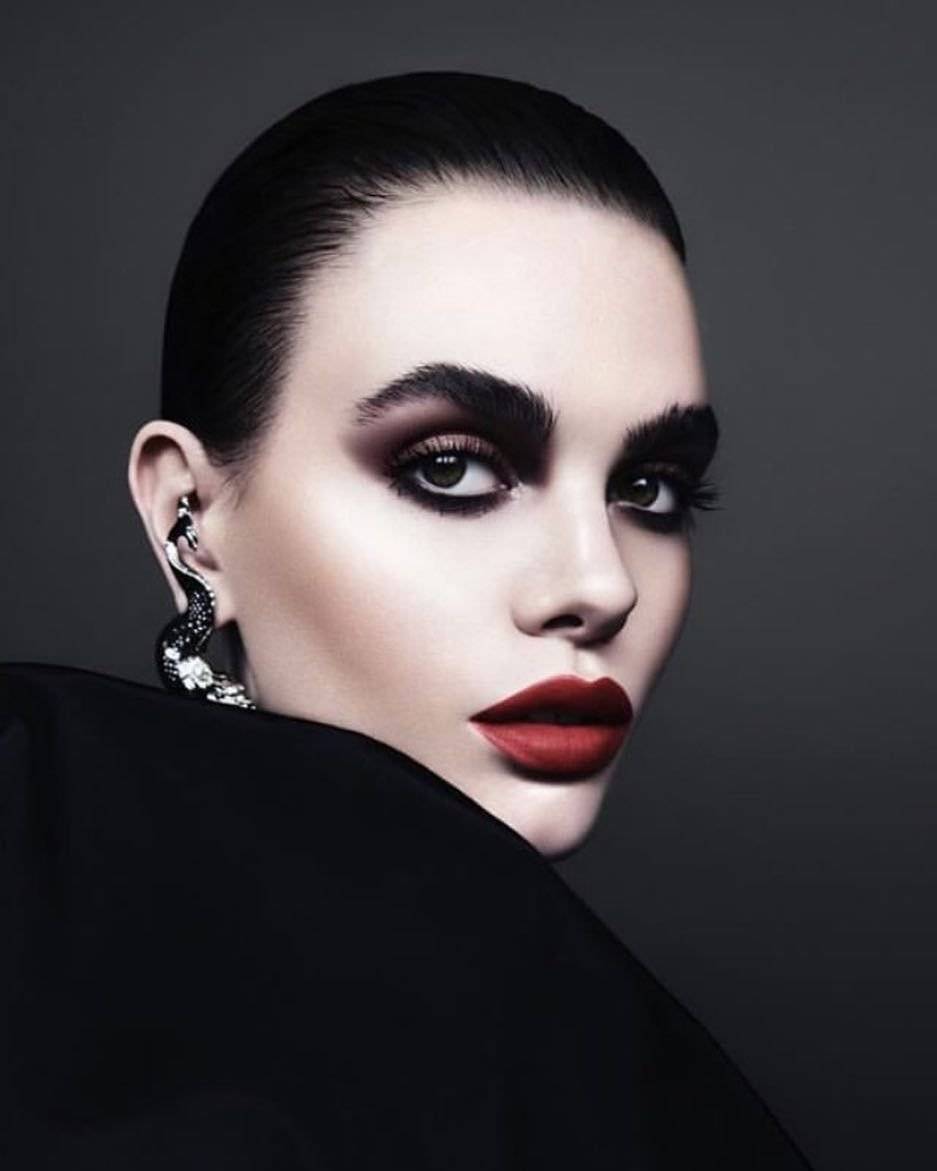Пошаговая техника макияжа “вамп”
