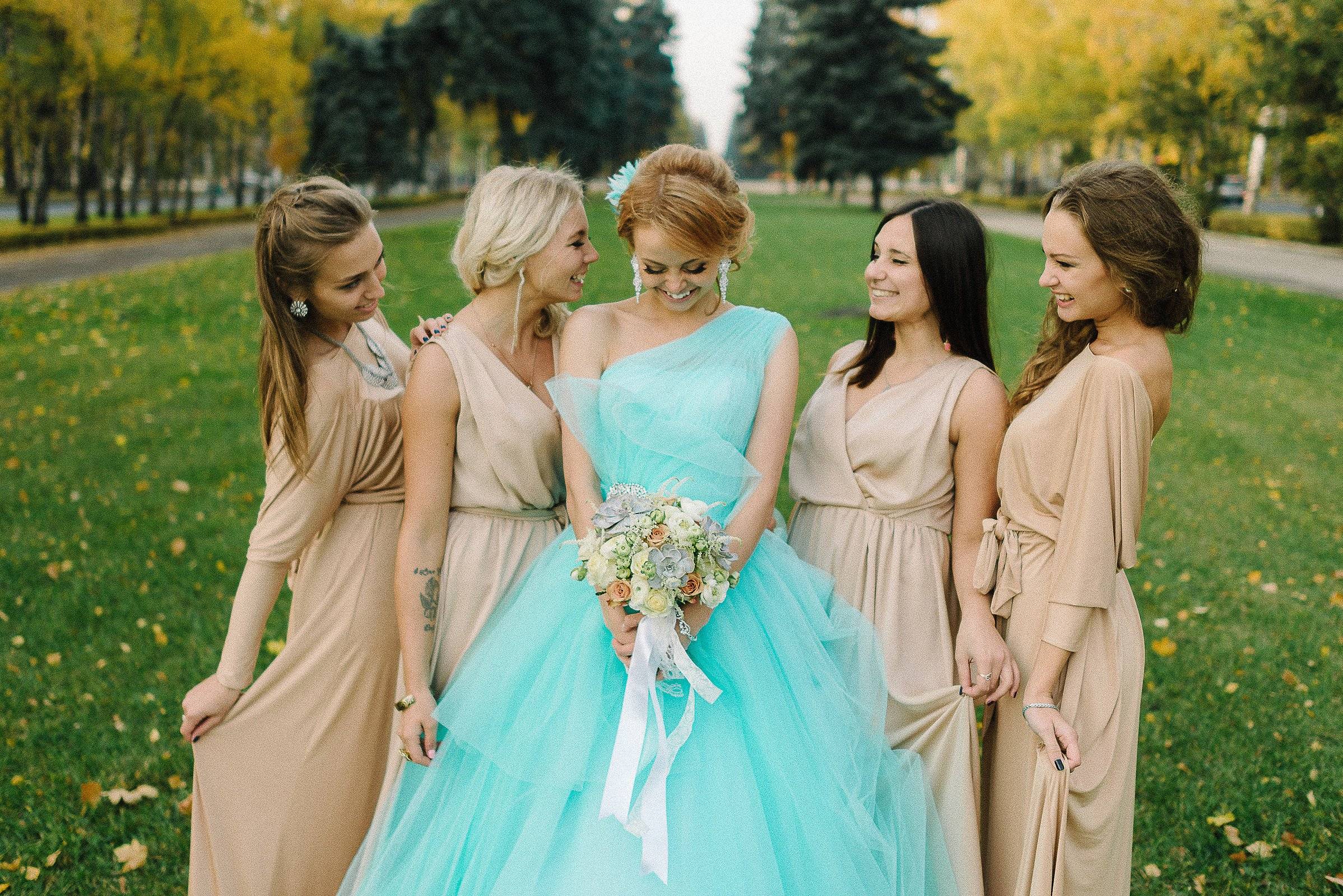 10 правил для безупречного образа подружки невесты | wedding.ua