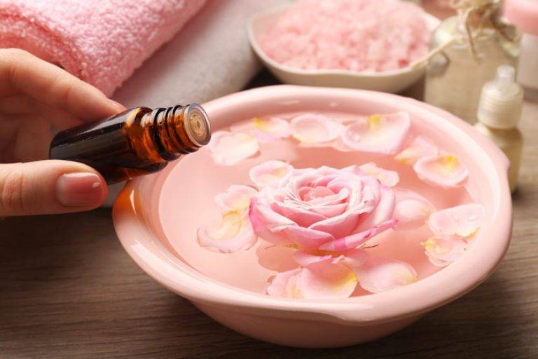 Эфирное масло розы – прикосновение роскоши и красоты