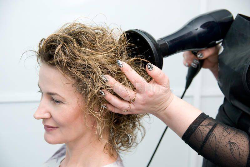 Укладка феном: как делать объемную на средние волосы, как укладывать для объема в домашних условиях, как сделать длину самой себе