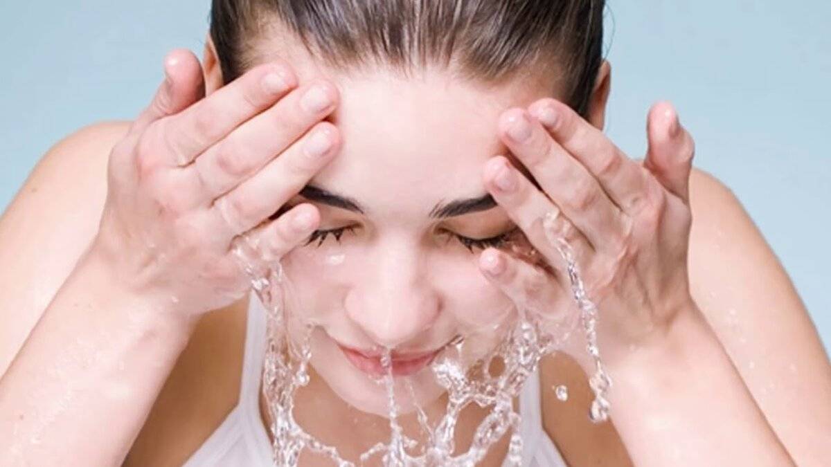 Умывание без воды: топ-5 средств демакияжа и очищения кожи
