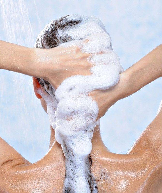 Как мыть волосы без шампуня (с иллюстрациями)