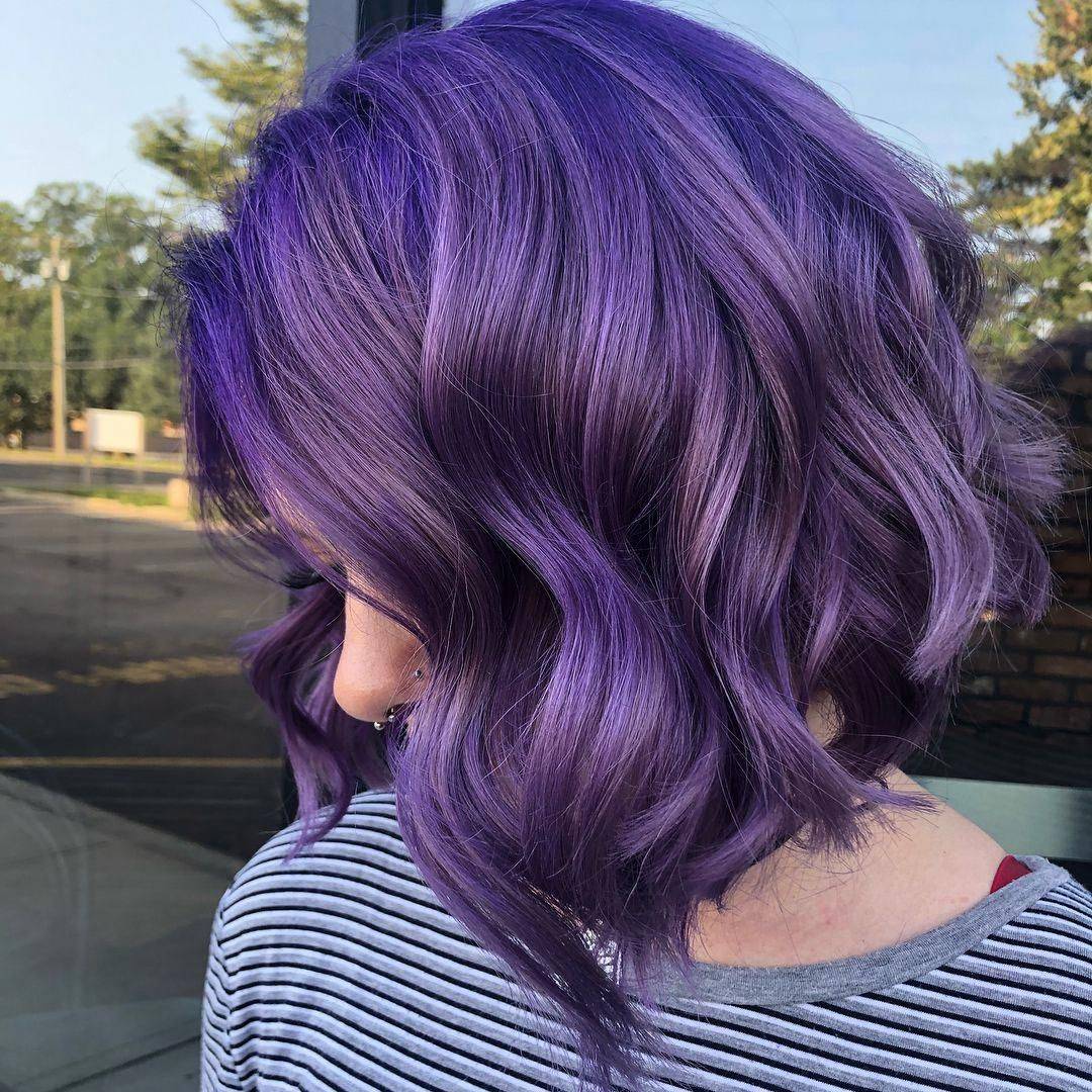 Фиолетовые волосы: тренд 2021, фото оттенков и цветов (темный, черный, светлый, розовый, синий лиловый, нежный, красный, голубой и тп),как подобрать,модные оттенки фиолетового,палитра цветов краски