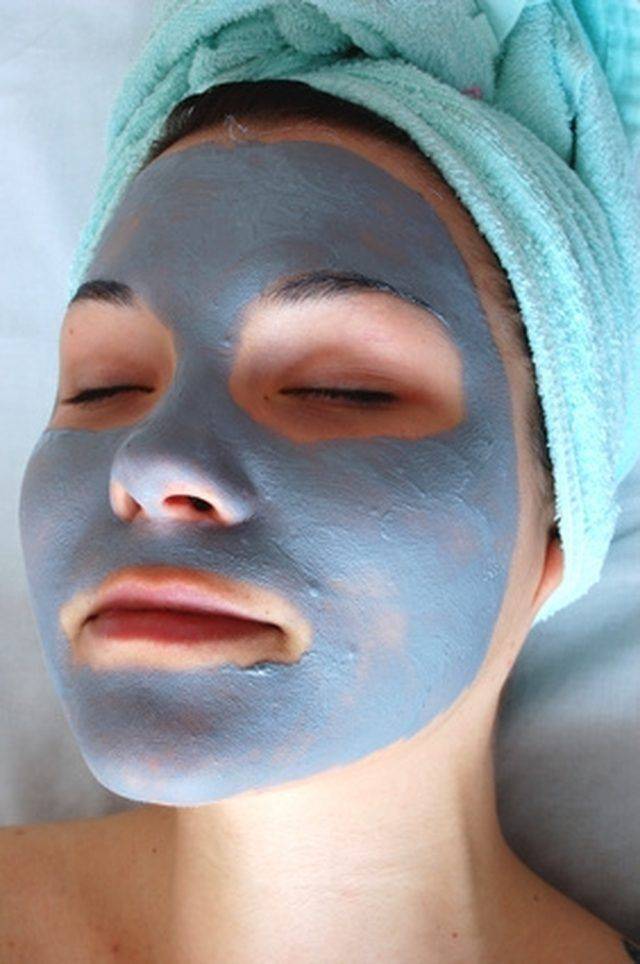 Голубая глина для лица: польза, рецепты масок и правила нанесения
