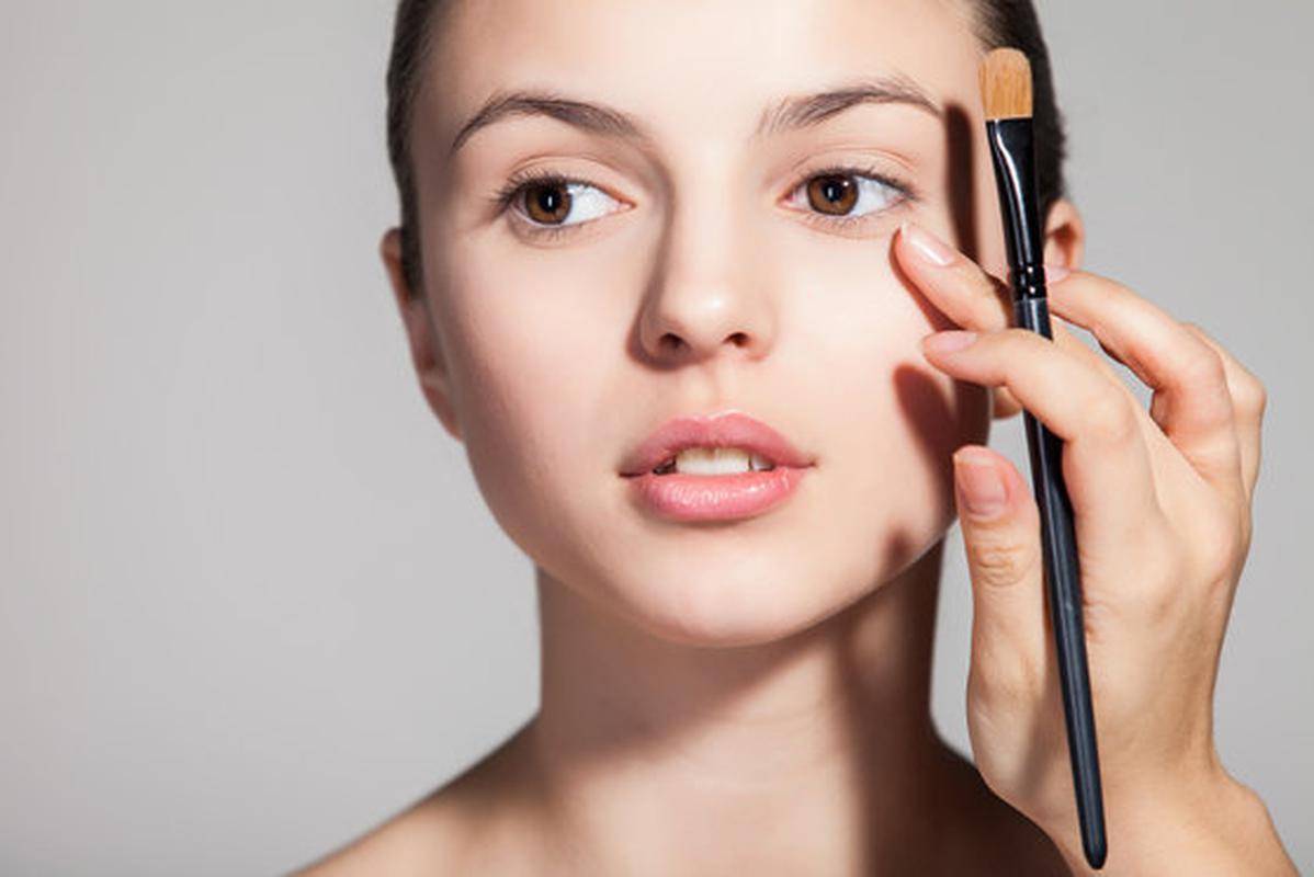 Техника лифтинг макияжа: какую косметику использовать и как наносить?