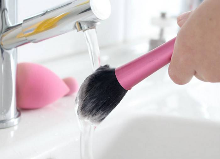 Как правильно мыть кисти для макияжа: советы