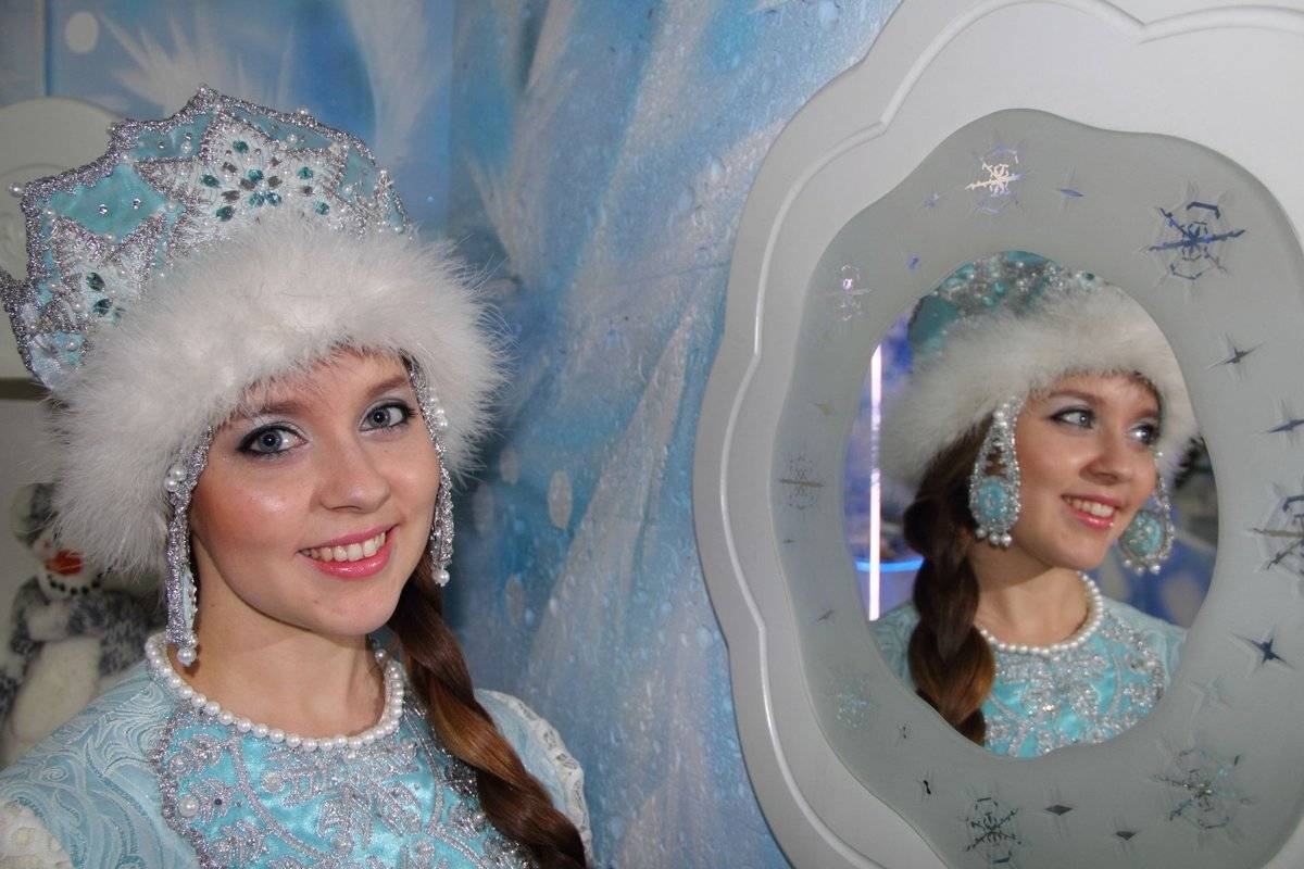 Снежный макияж: варианты нанесения и особенности выбора образа на каждый день и на торжества (125 фото)