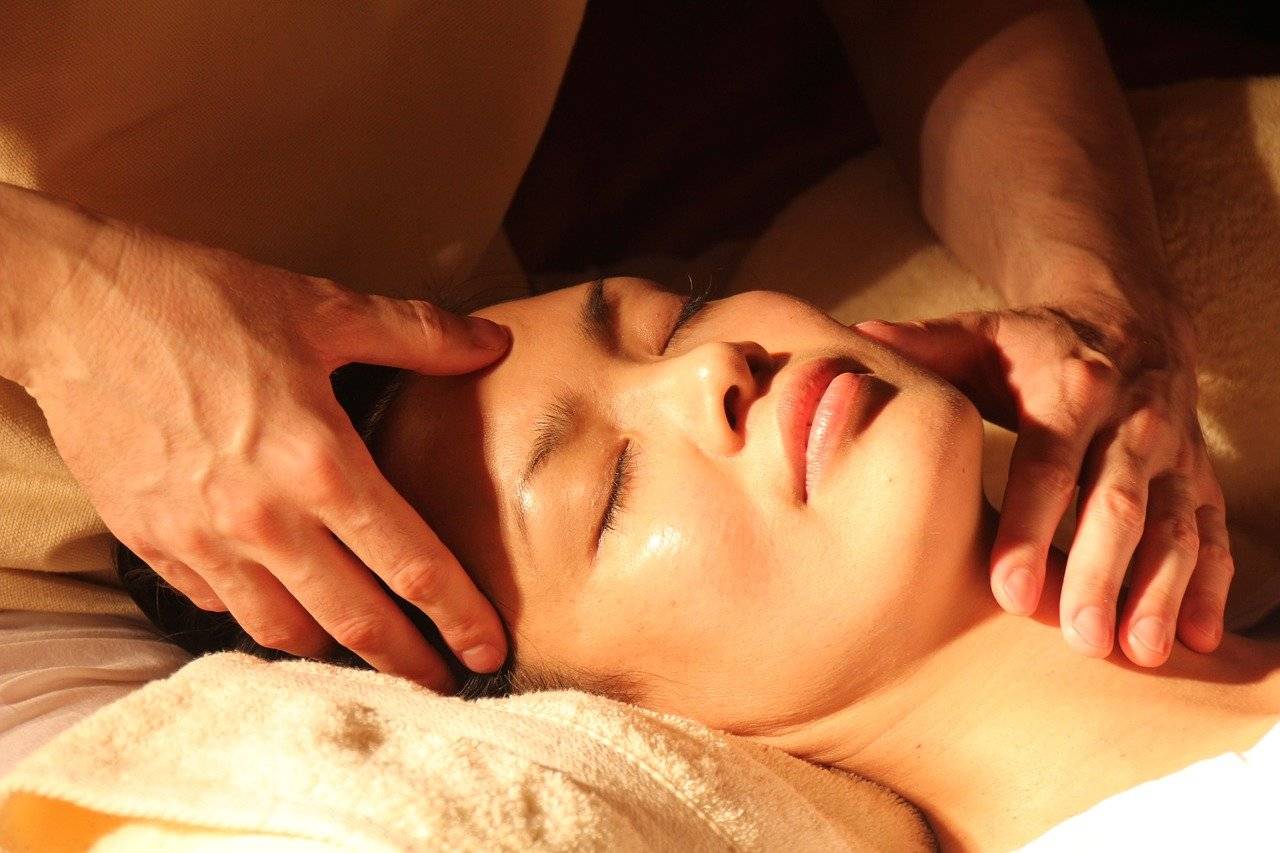 Китайский массажа гуаша для здоровья и красоты