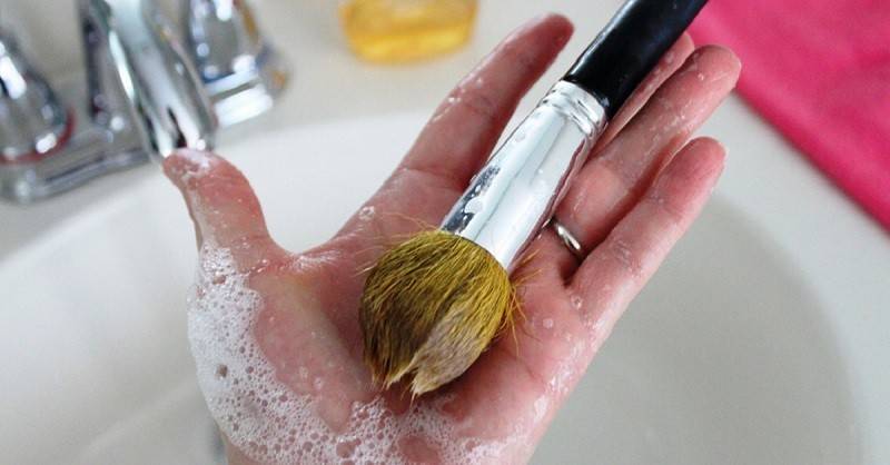 Очищение и уход за спонжами и кисточками для макияжа в домашних условиях