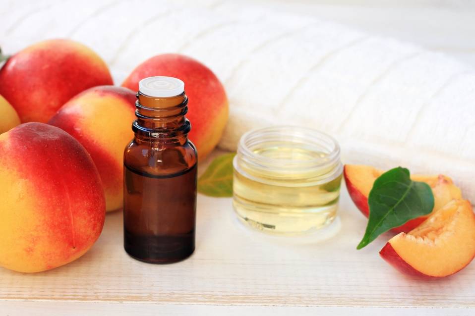 Персиковое масло: свойства и применение, польза и вред