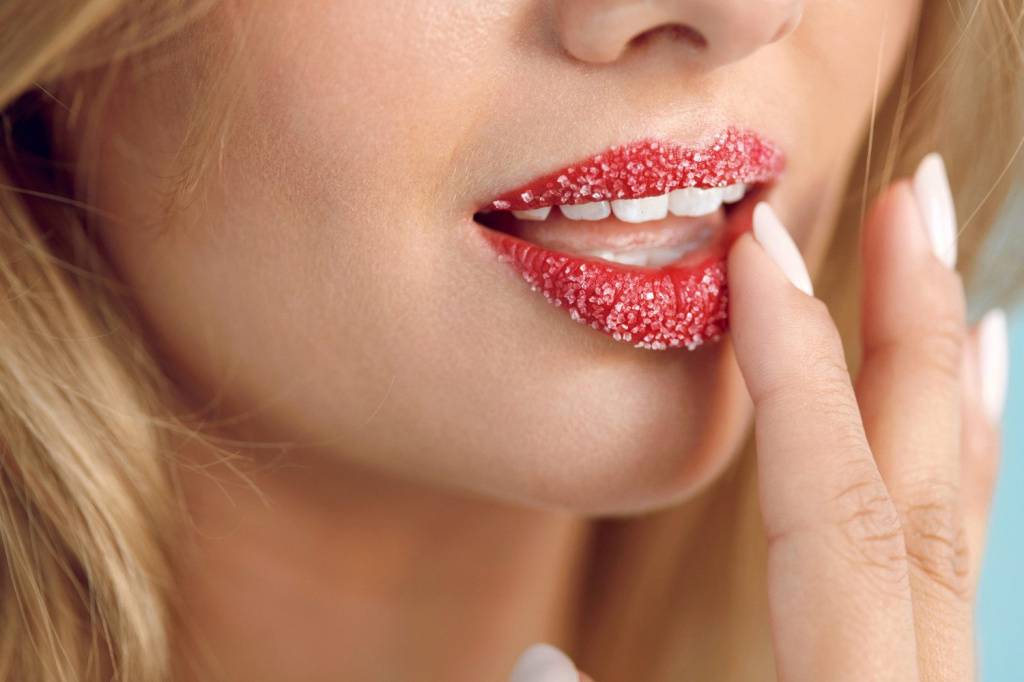9 простых советов, чтобы сохранить ваши губы красивыми