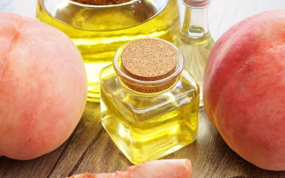 Персиковое масло для лица: секреты полезной и натуральной домашней косметики