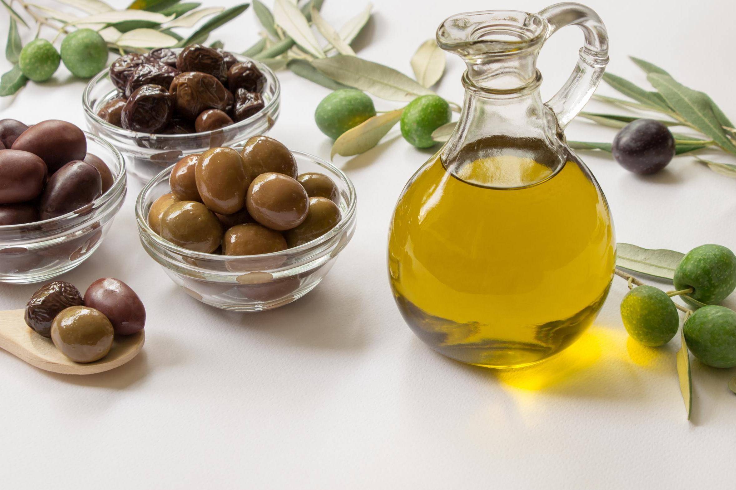Использование оливкового масла для лица в домашних условиях: его польза и вред для кожи