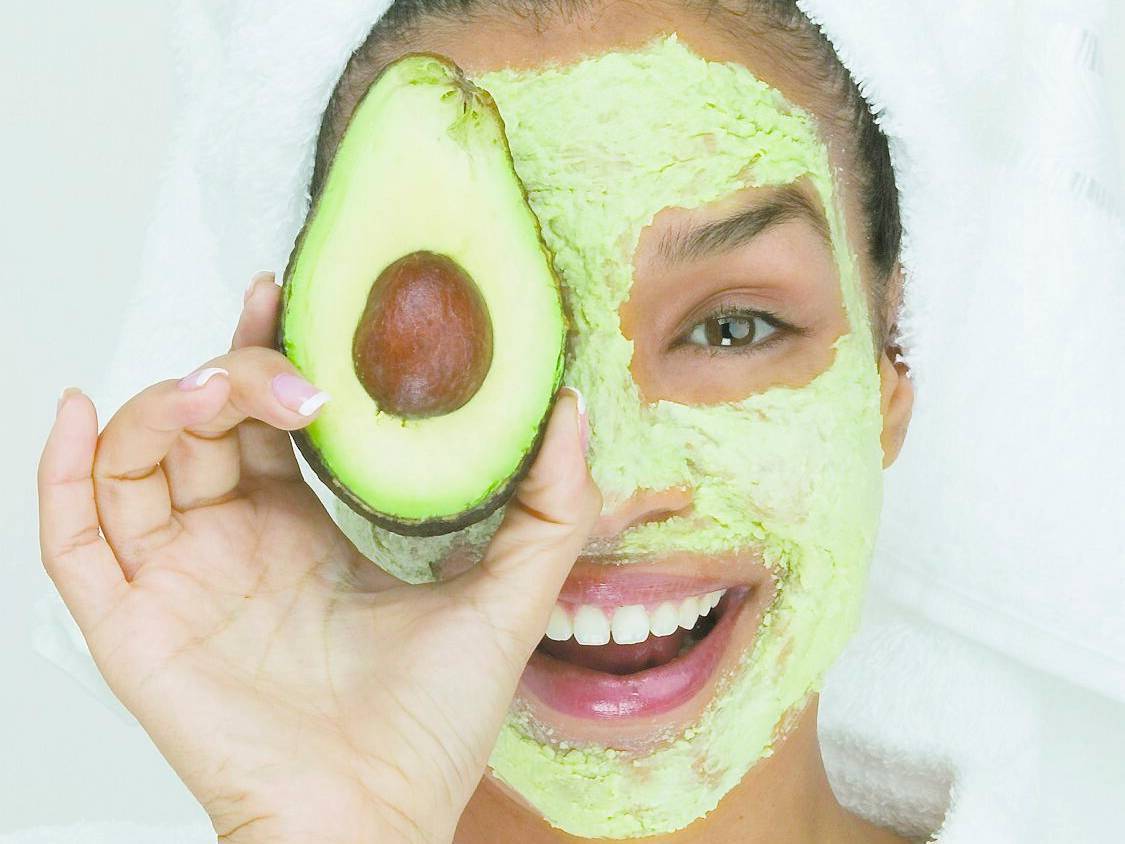 Домашние маски из авокадо для лица и кожи вокруг глаз: польза фрукта, рецепты для любого возраста и типа кожи