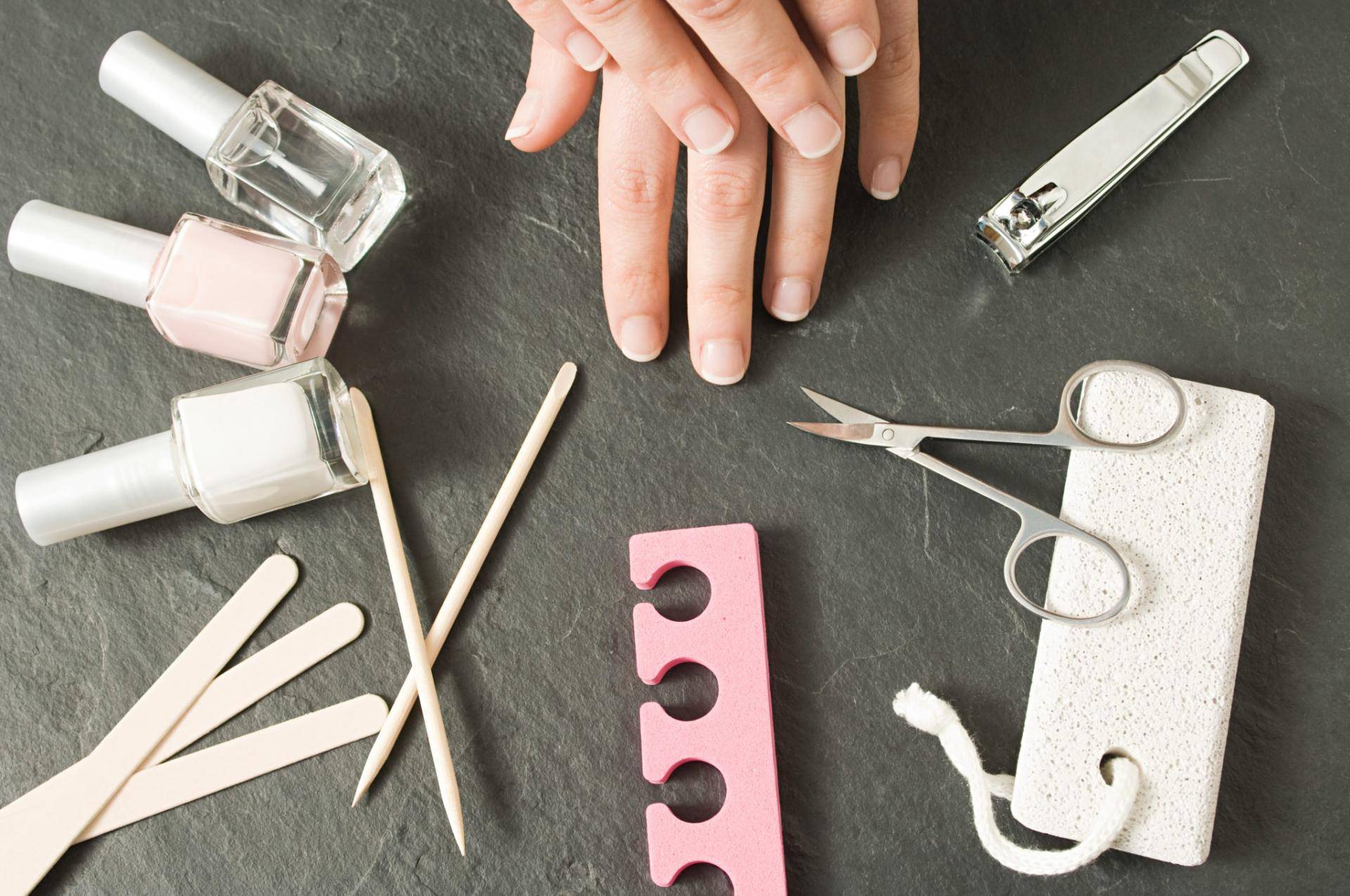 Какие средства и приборы необходимы для наращивания ногтей?
