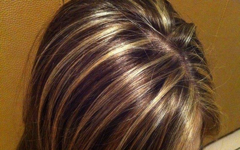 Как лучше сделать мелирование на темные крашеные волосы
