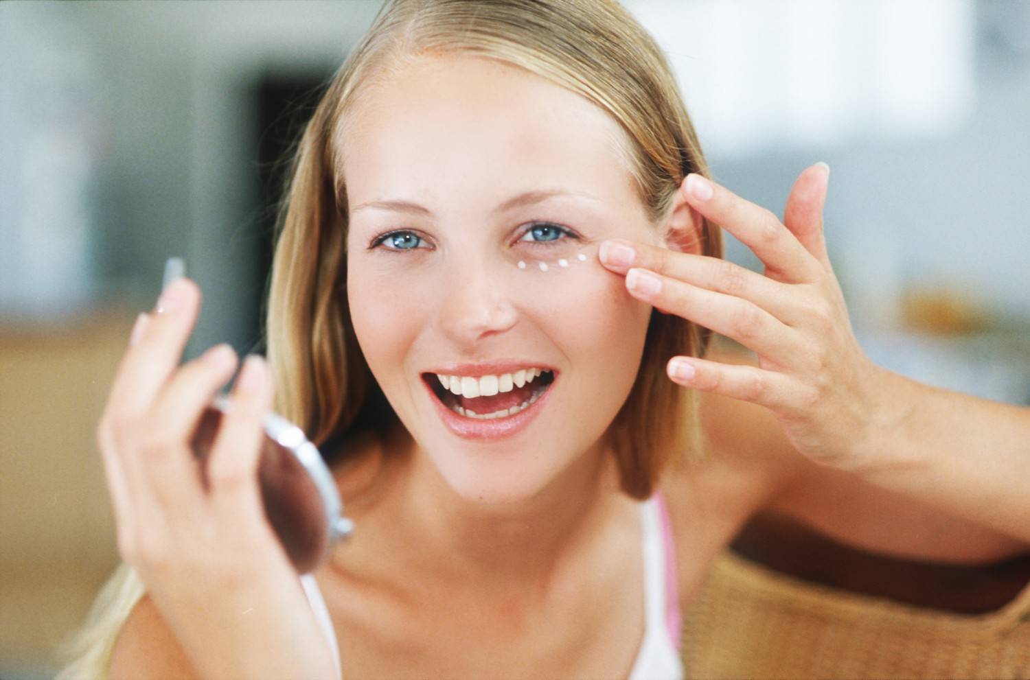 Как ухаживать за кожей вокруг глаз - советы косметолога