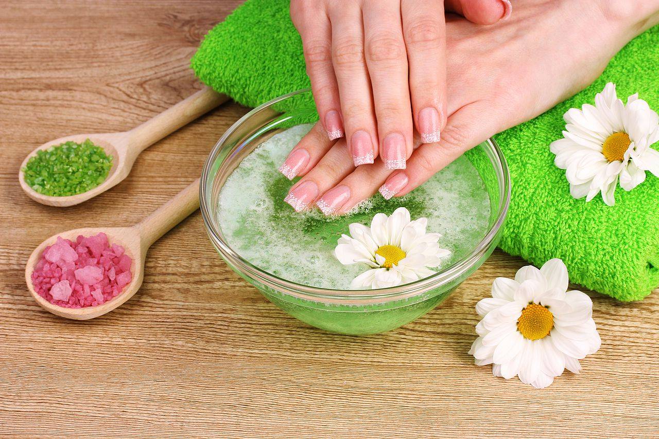 Как ухаживать за руками и ногтями дома | убираем покраснение кожи рук