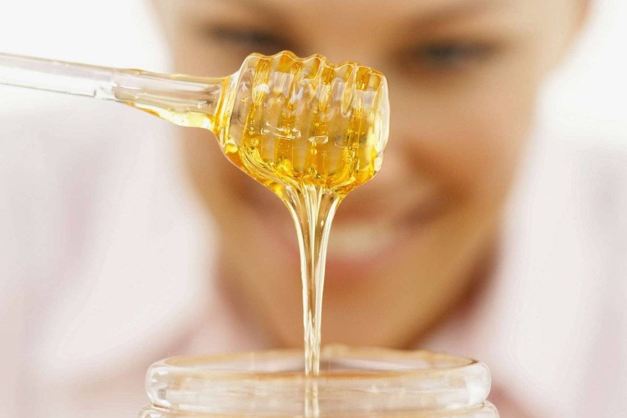 Лучшие 20 домашних масок для лица с мёдом