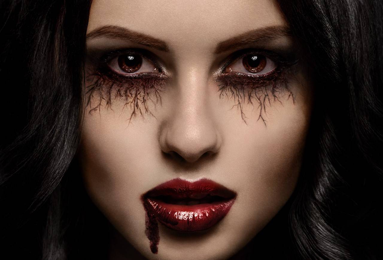 Как сделать устрашающий макияж вампира на Хэллоуин